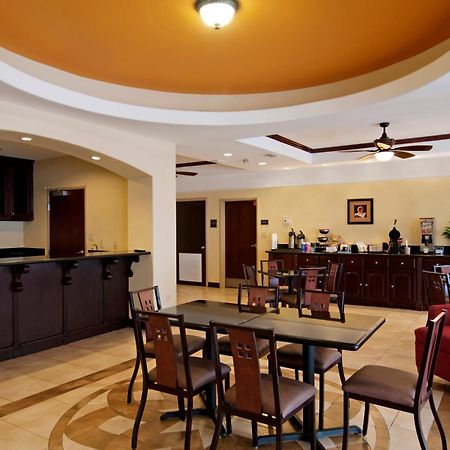 Super 8 By Wyndham Hidalgo At La Plaza Mall & Mcallen Airport Restaurant photo