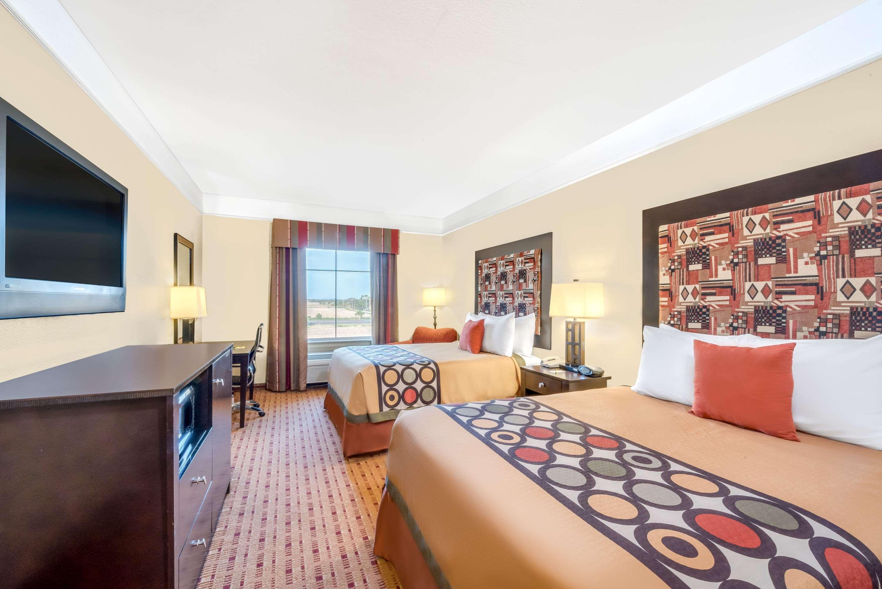 Super 8 By Wyndham Hidalgo At La Plaza Mall & Mcallen Airport Exterior photo