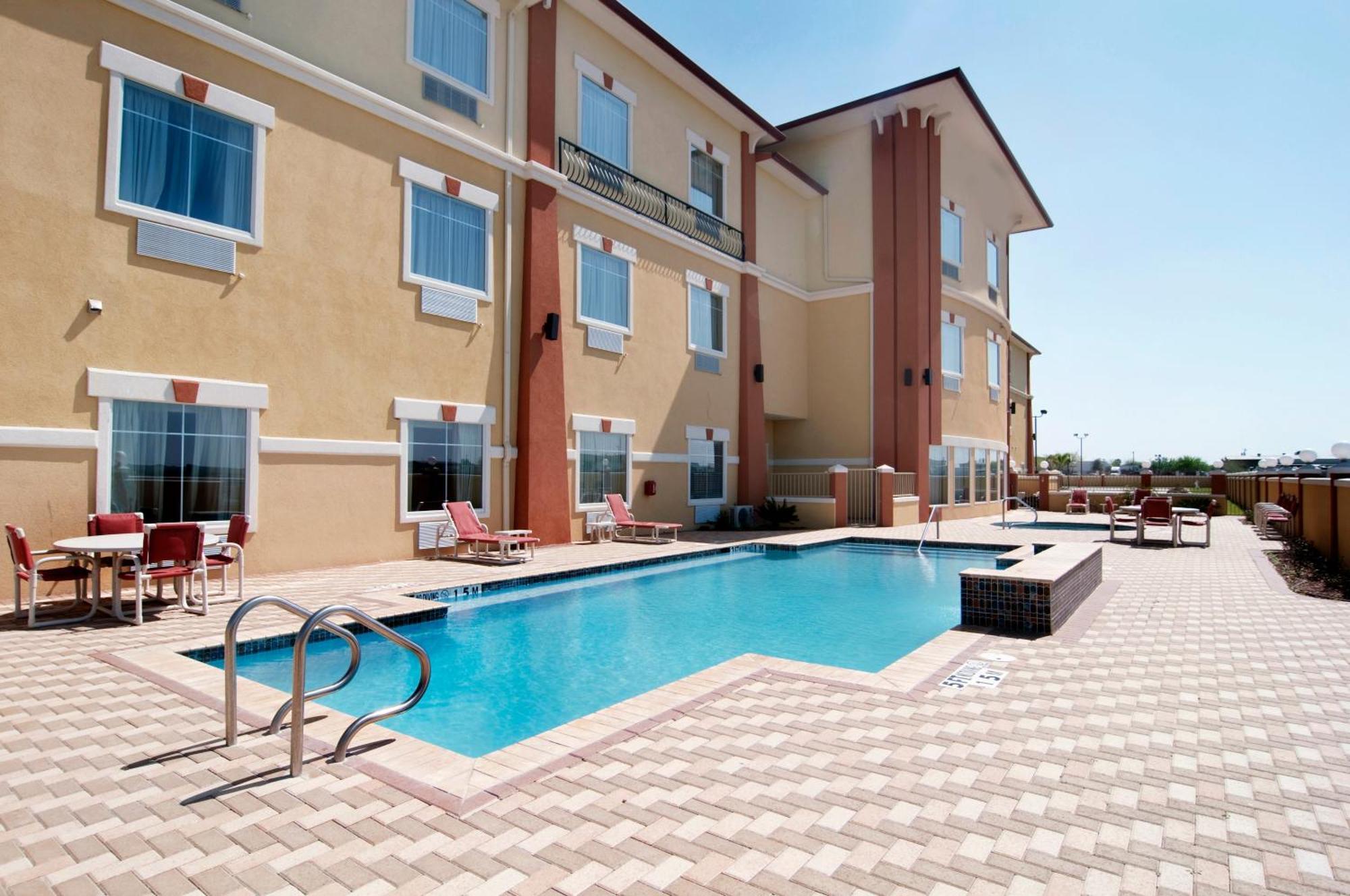 Super 8 By Wyndham Hidalgo At La Plaza Mall & Mcallen Airport Exterior photo