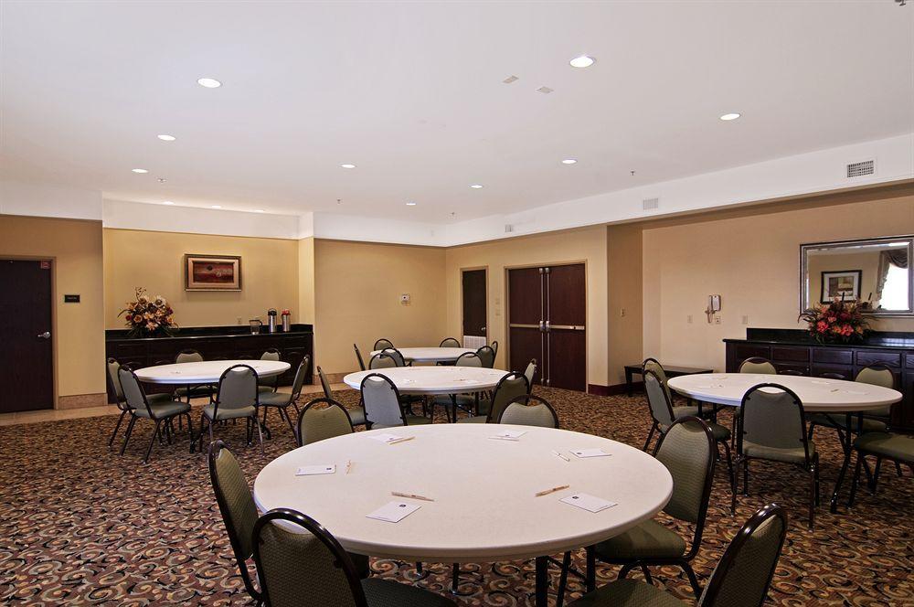 Super 8 By Wyndham Hidalgo At La Plaza Mall & Mcallen Airport Exterior photo