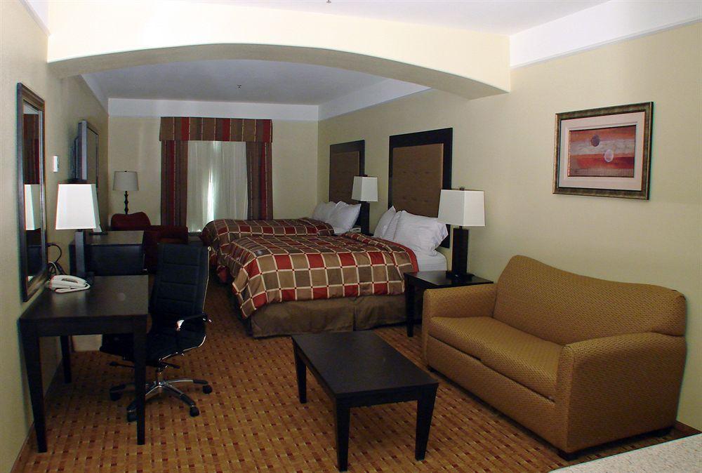 Super 8 By Wyndham Hidalgo At La Plaza Mall & Mcallen Airport Room photo