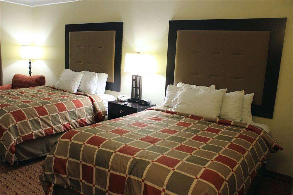 Super 8 By Wyndham Hidalgo At La Plaza Mall & Mcallen Airport Exterior photo
