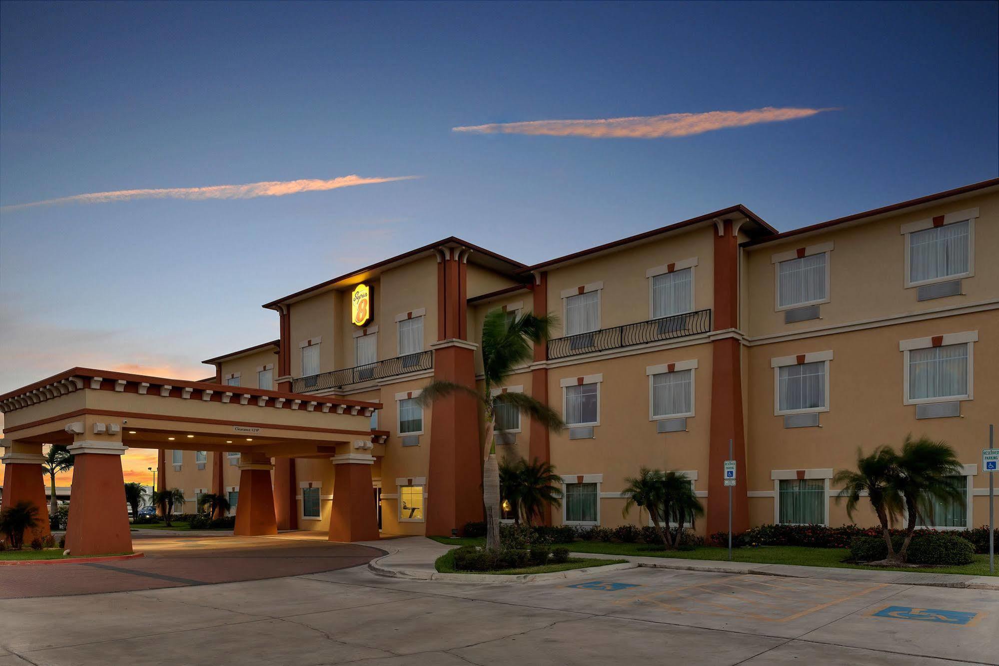 Super 8 By Wyndham Hidalgo At La Plaza Mall & Mcallen Airport Exterior photo