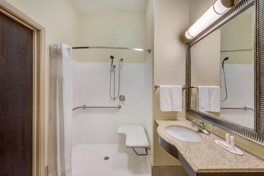 Super 8 By Wyndham Hidalgo At La Plaza Mall & Mcallen Airport Exterior photo